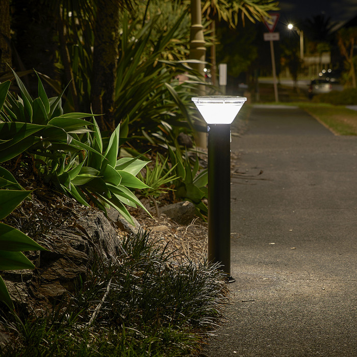 PVB700 BL Insitu Vita Garden Bollard 2 Web Rez