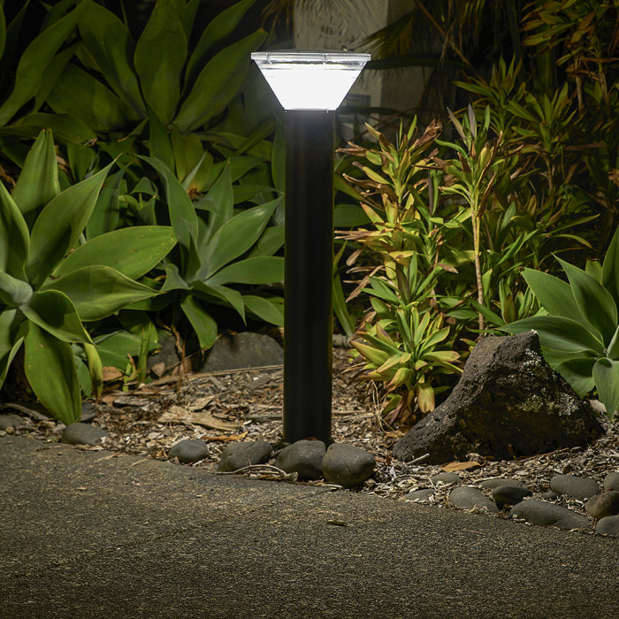 PVB700 BL Insitu Vita Garden Bollard 3 Web Rez